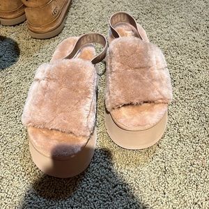 New without box ugg platform slipper size 7